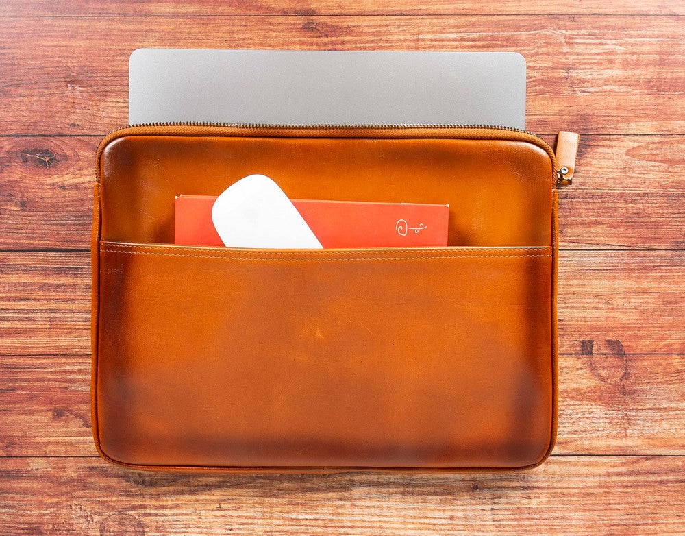 Schlanke Laptop-/Tablet-Tasche aus Leder – Awe