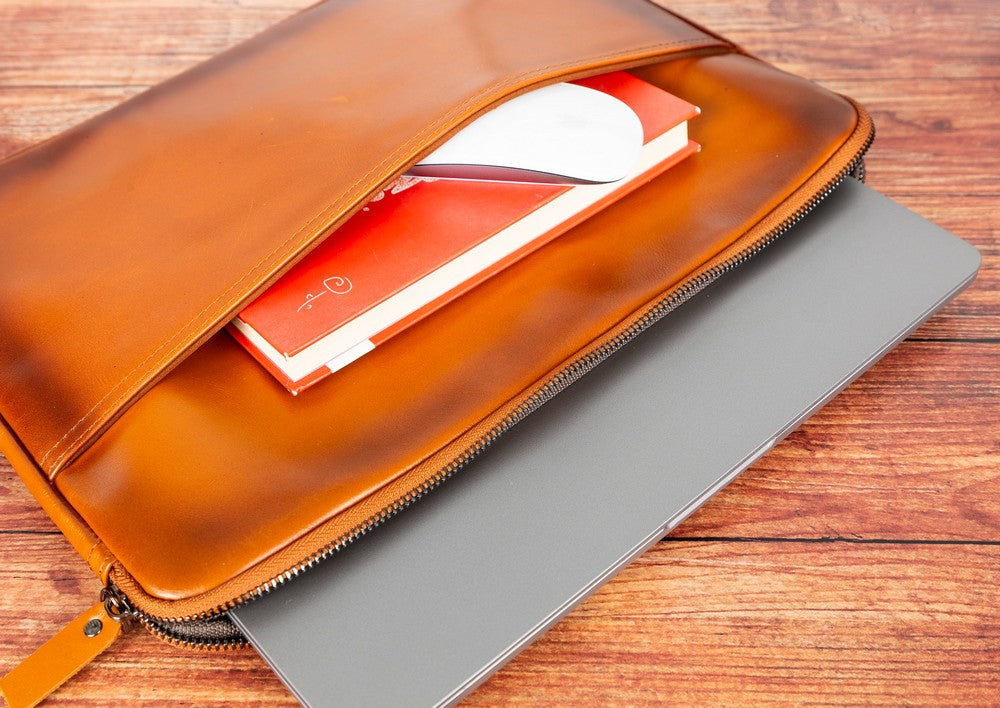 Schlanke Laptop-/Tablet-Tasche aus Leder – Awe