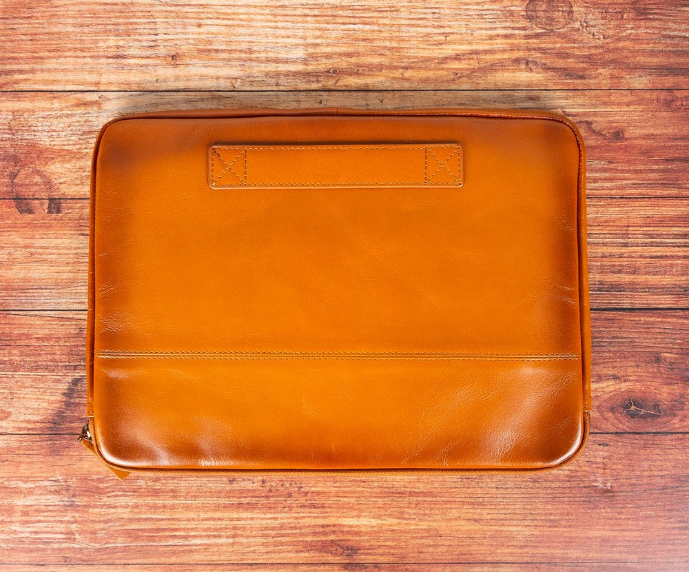 Schlanke Laptop-/Tablet-Tasche aus Leder – Awe