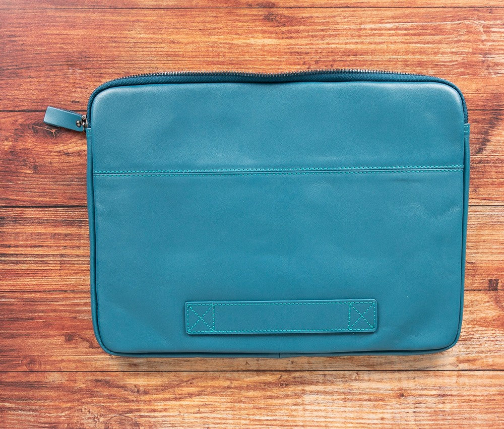 Schlanke Laptop-/Tablet-Tasche aus Leder – Awe