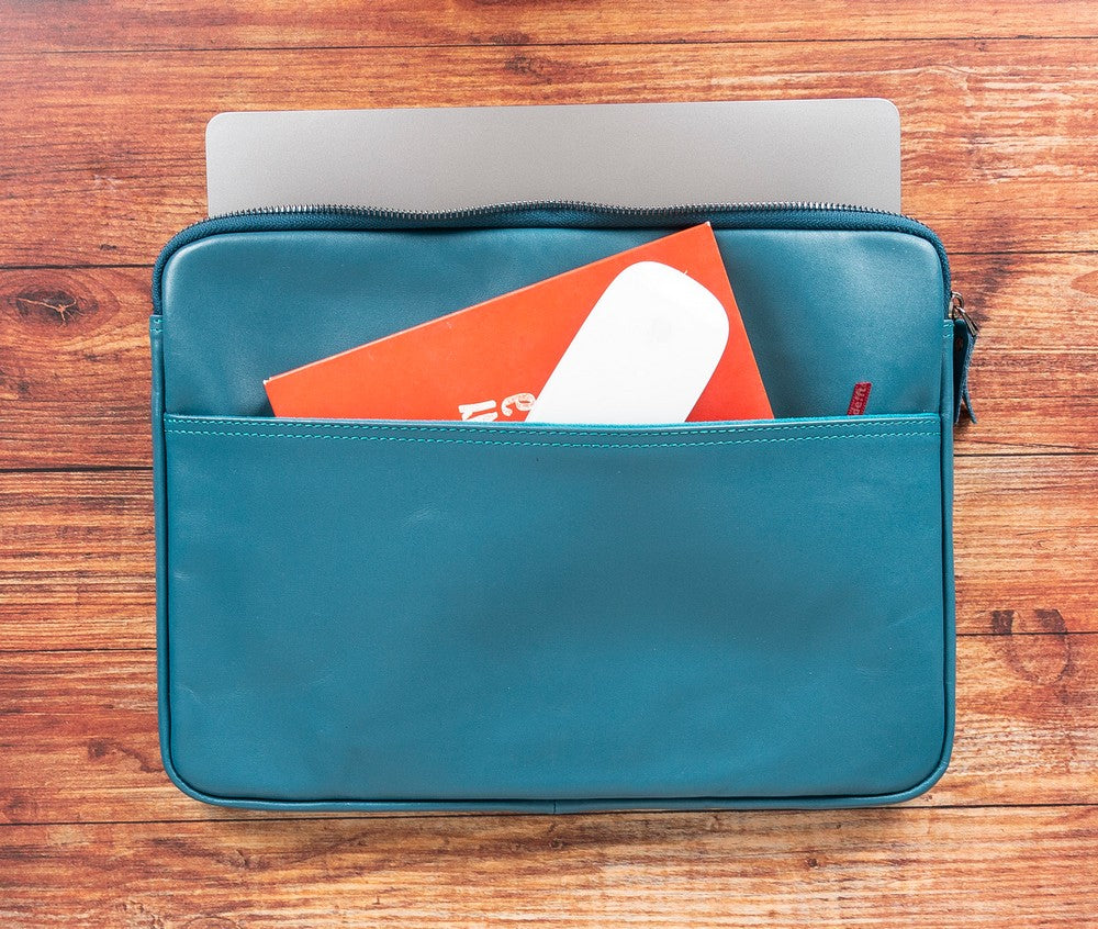 Schlanke Laptop-/Tablet-Tasche aus Leder – Awe