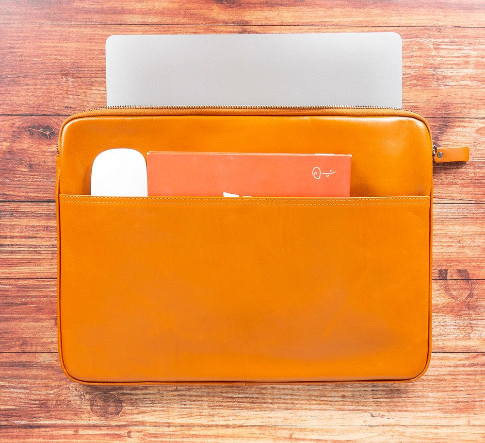Schlanke Laptop-/Tablet-Tasche aus Leder – Awe