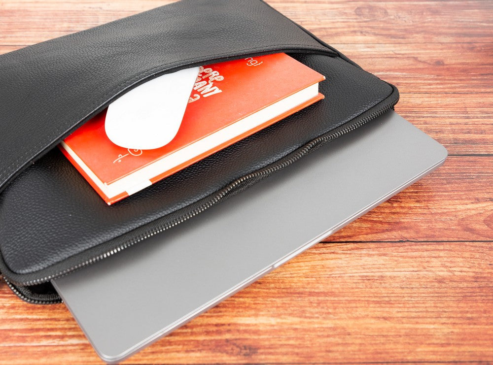 Schlanke Laptop-/Tablet-Tasche aus Leder – Awe