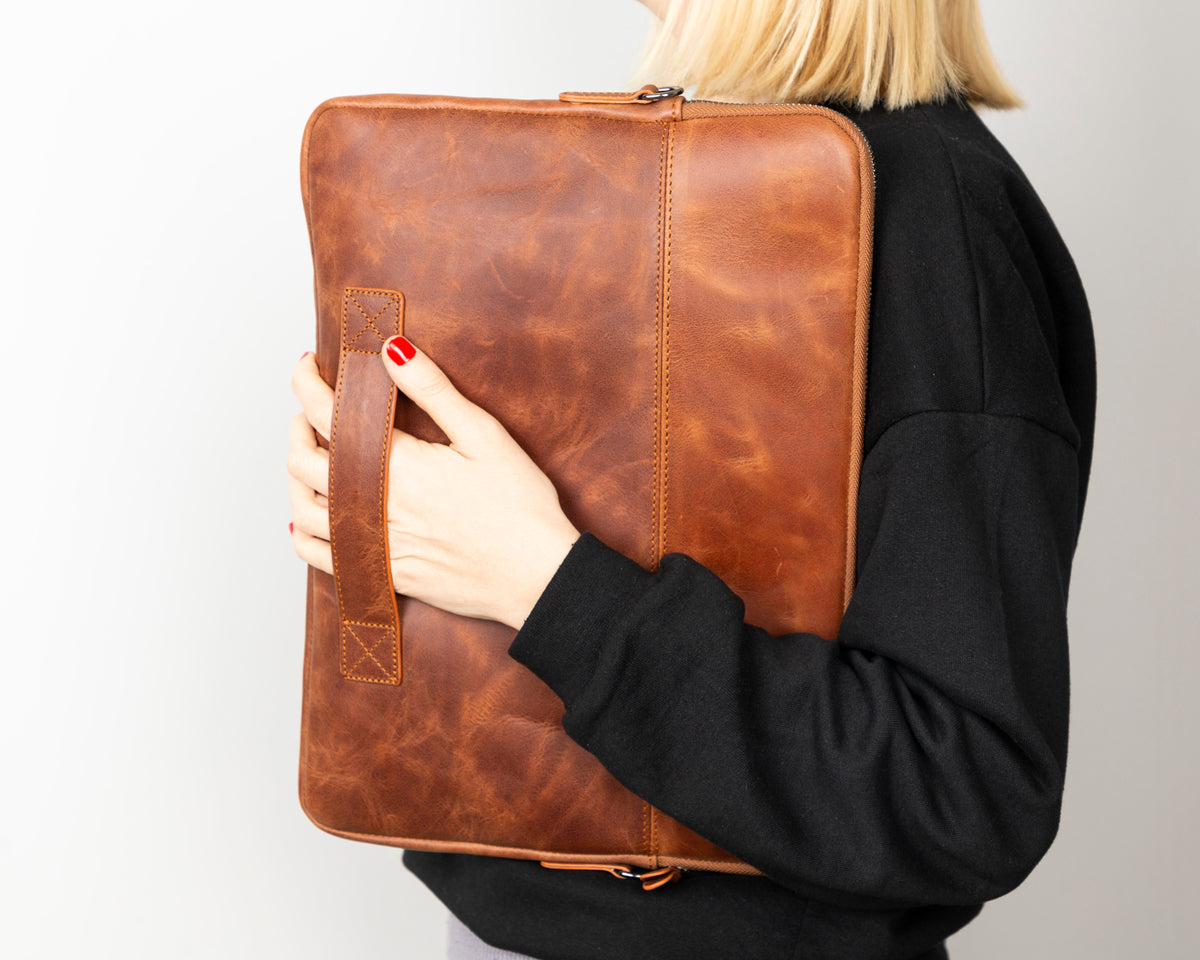 Schlanke Laptop-/Tablet-Tasche aus Leder – Awe